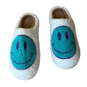 Fuzzy teal and purple smiley face slippers size 7 NWT